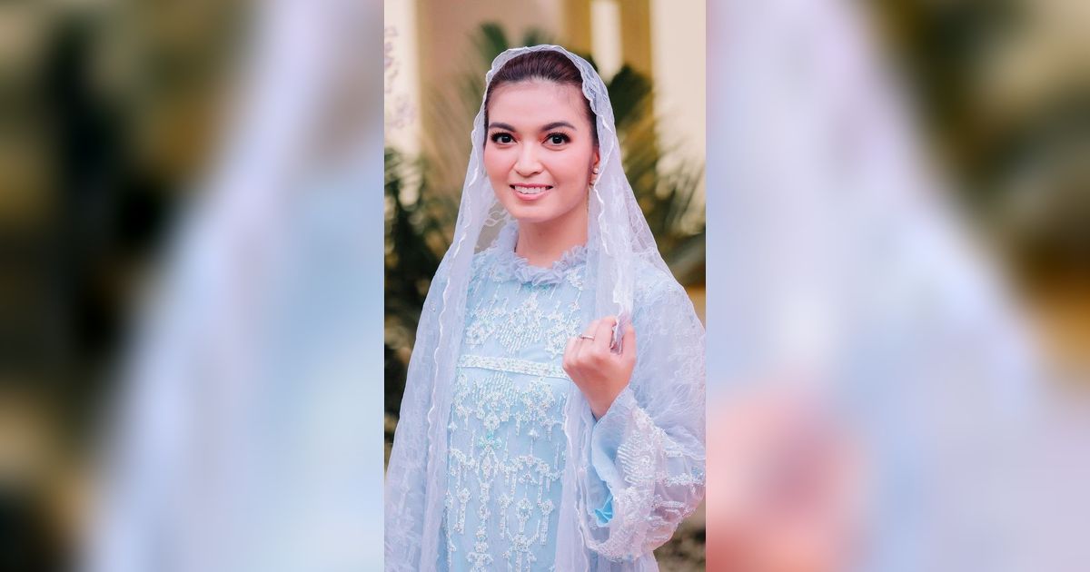 Bedah Harga Koleksi Chanel Selvi Ananda yang Dikenakan Saat Temani Suami Kampanye