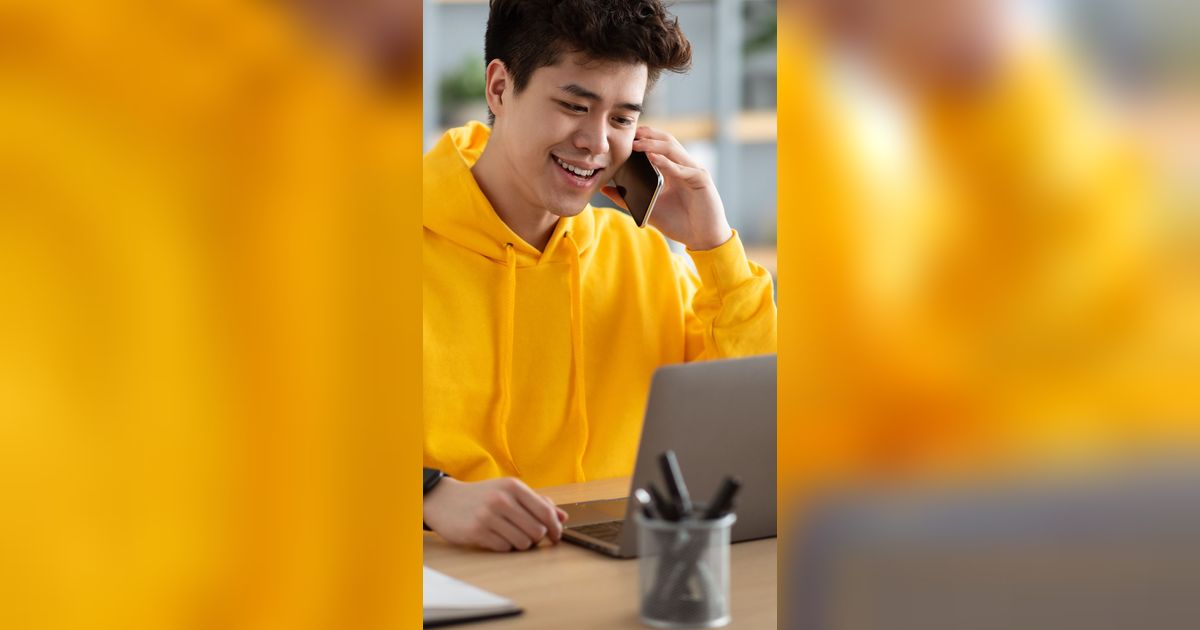 Dokter Ingatkan Jaga Kesehatan Mata Saat Harus Pakai Gadget Seharian