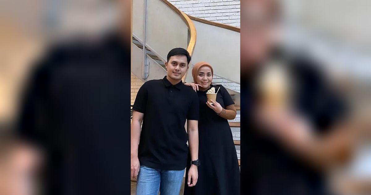 Terjun Langsung Jualan Tisu dan Snack, Muzdalifah Mulai Bangkrut?