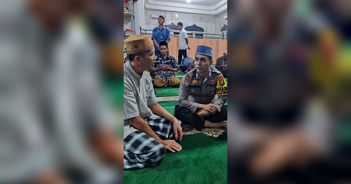 Datangi Mesjid, Dua Kapolsek di Pekanbaru Jaga Kamtibmas Jelang Pemilu 2024