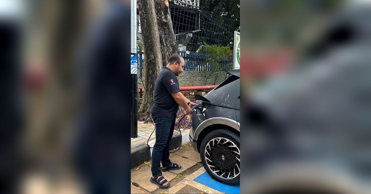 Tiang Listrik PLN Kini Bisa Dimanfaatkan Jadi Tempat Charger Mobil Listrik