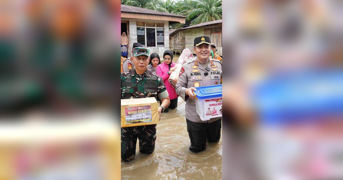 Dua Jenderal Pelipur Lara Korban Banjir Rokan Hulu
