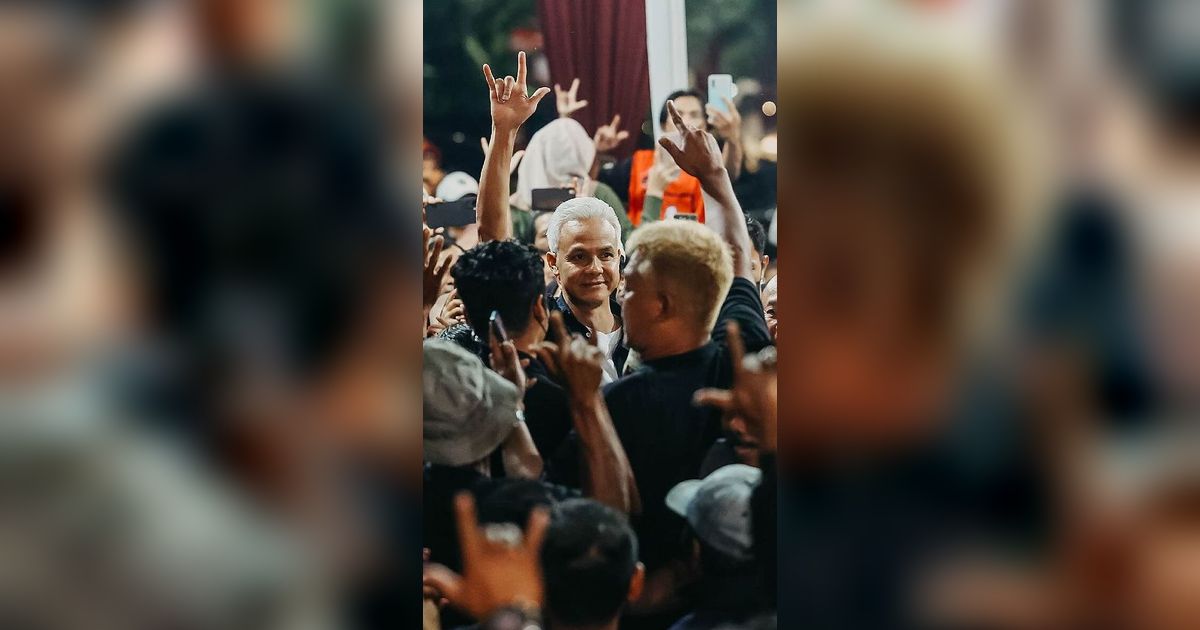 Potret Ganjar Pranowo Nginap di Rumah Guru Honorer, Warga Tumplek-blek di Gang Senggol