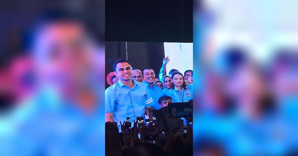 Prabowo Ditemani Raffi Ahmad Temui Relawan di Bengkulu: Emang Dia Lebih Ganteng dari Aku?