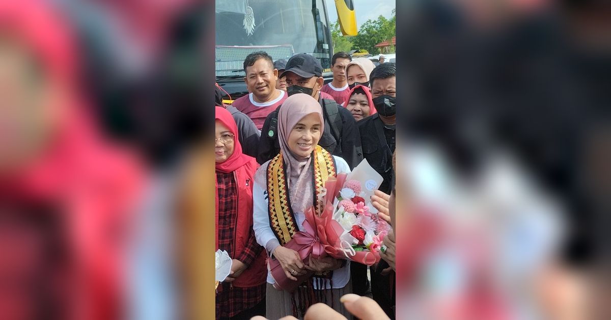 Bertemu Warga Lampung di Rest Area, Siti Atikoh Didoakan Jadi Ibu Negara