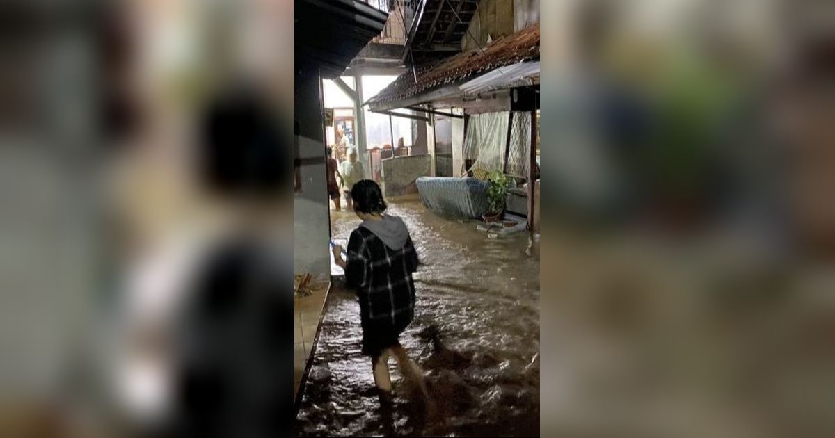 Banjir Besar Terjang Braga Bandung, Rumah-Rumah Warga Terendam hingga Satu Meter Lebih