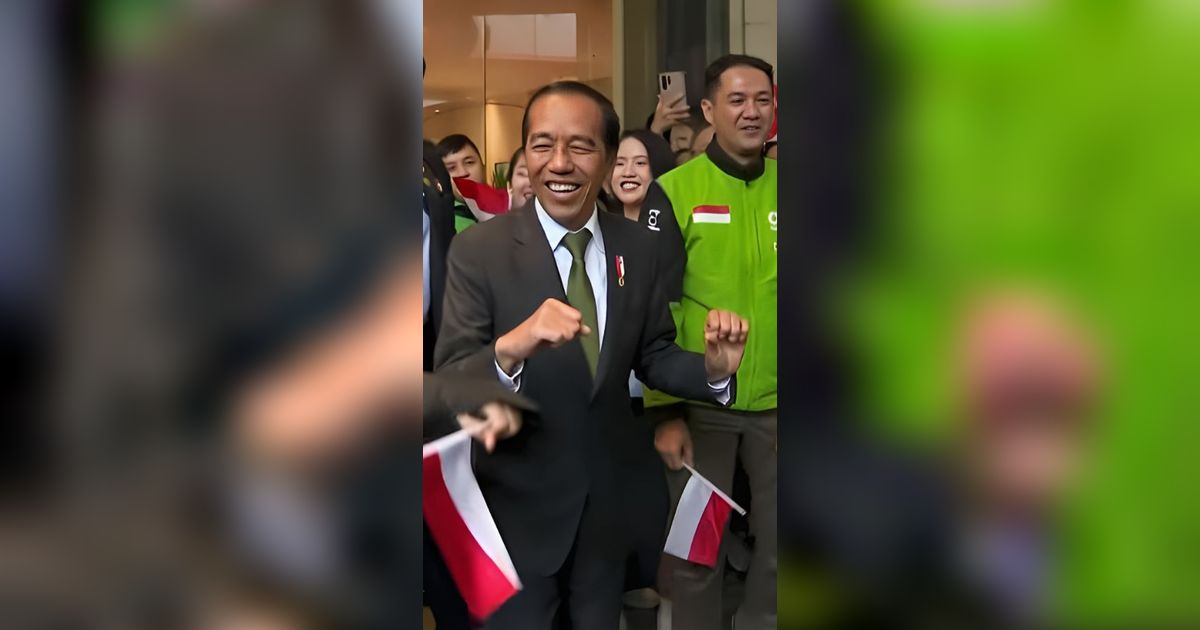 Gaya Jokowi Goyang Gacor Bareng WNI Mitra Ojek Online di Vietnam