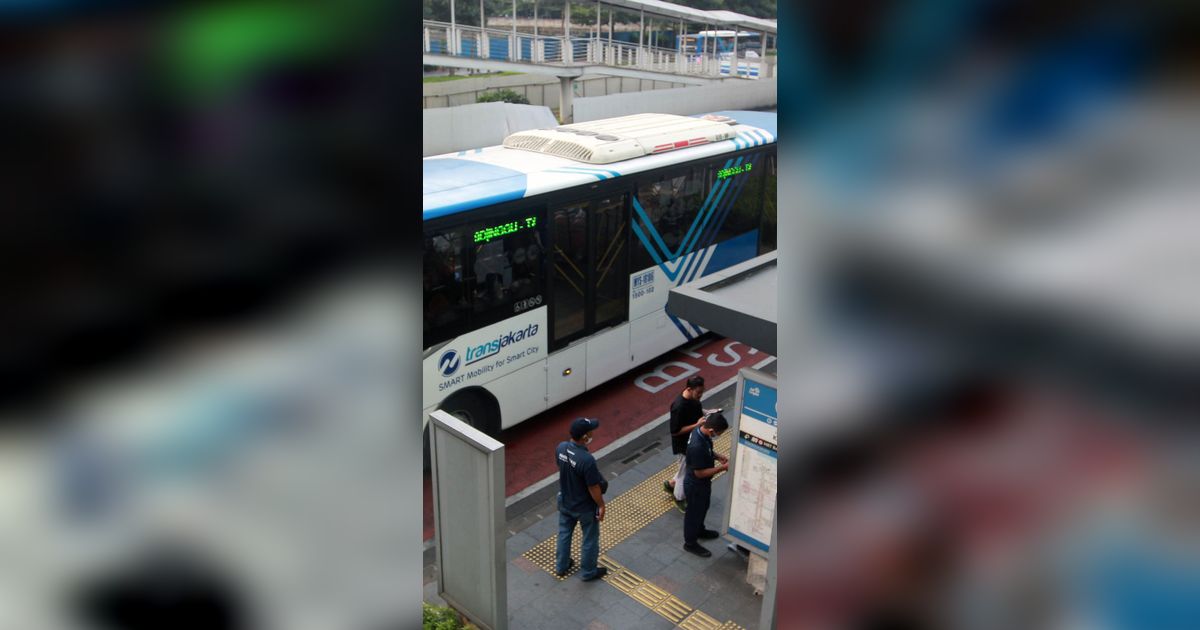 Dishub DKI Buka Suara Terkait Stiker Heru Budi di Halte TransJakarta