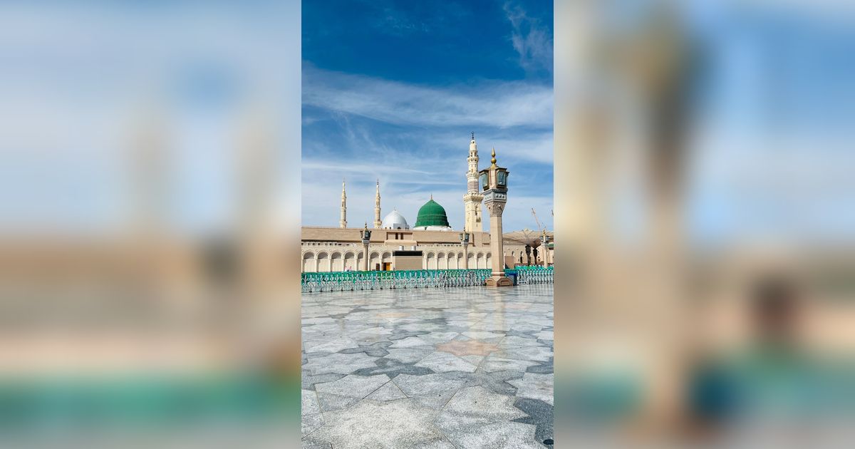 Saudi Pertama Kali Izinkan Pejabat Non Muslim Kunjungi Madinah, Berfoto di Luar Masjid Nabawi