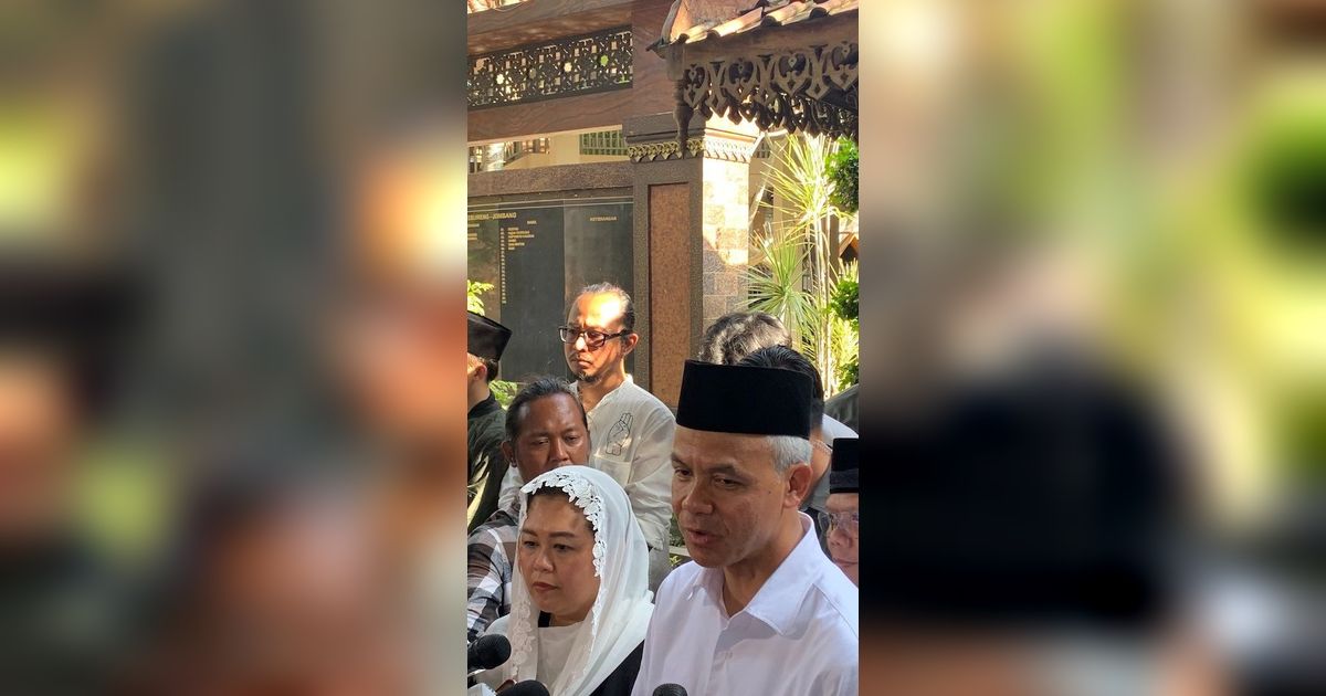 Ziarah ke Makam Gus Dur, Ganjar: Beliau Beri Semangat Jaga Pluralisme Dalam Politik