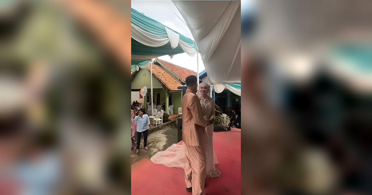 Kurang Perhitungan Lokasi, Pengantin Lempar Bunga Sampai Nyangkut ke Atas Terpal Tenda