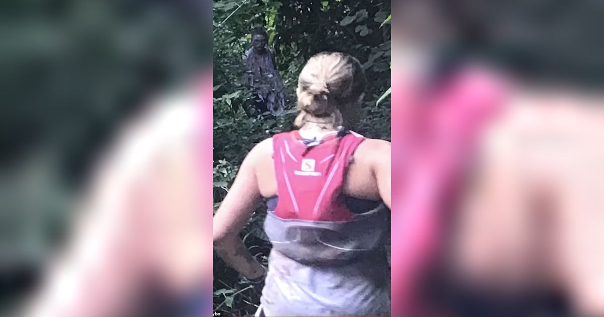 Atlet Wanita Ikut Lomba Lari Lintas Alam, Pas Lewat Jalur Hutan Tak Sadar Papasan dengan Hantu Kuno yang Menyeramkan