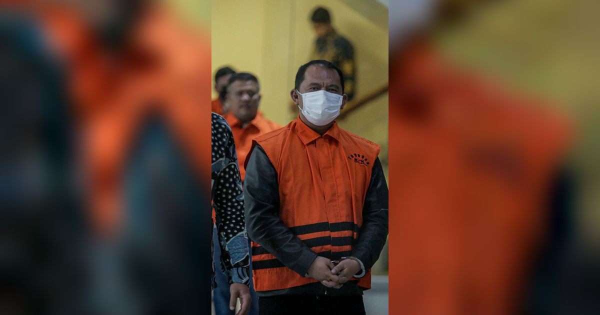 FOTO: Raut Bupati Labuhanbatu Erik Adtrada Ritonga Ditahan KPK Usai Terjaring OTT