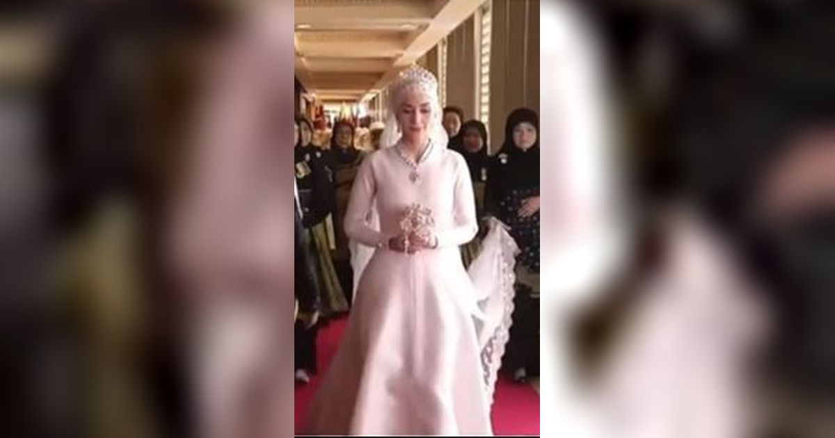 Foto Resepsi Mewah Royal Wedding Brunei Prince Mateen dan Anisha Rosna di Istana Nurul Iman, Sambil Menyapa Rakyat.