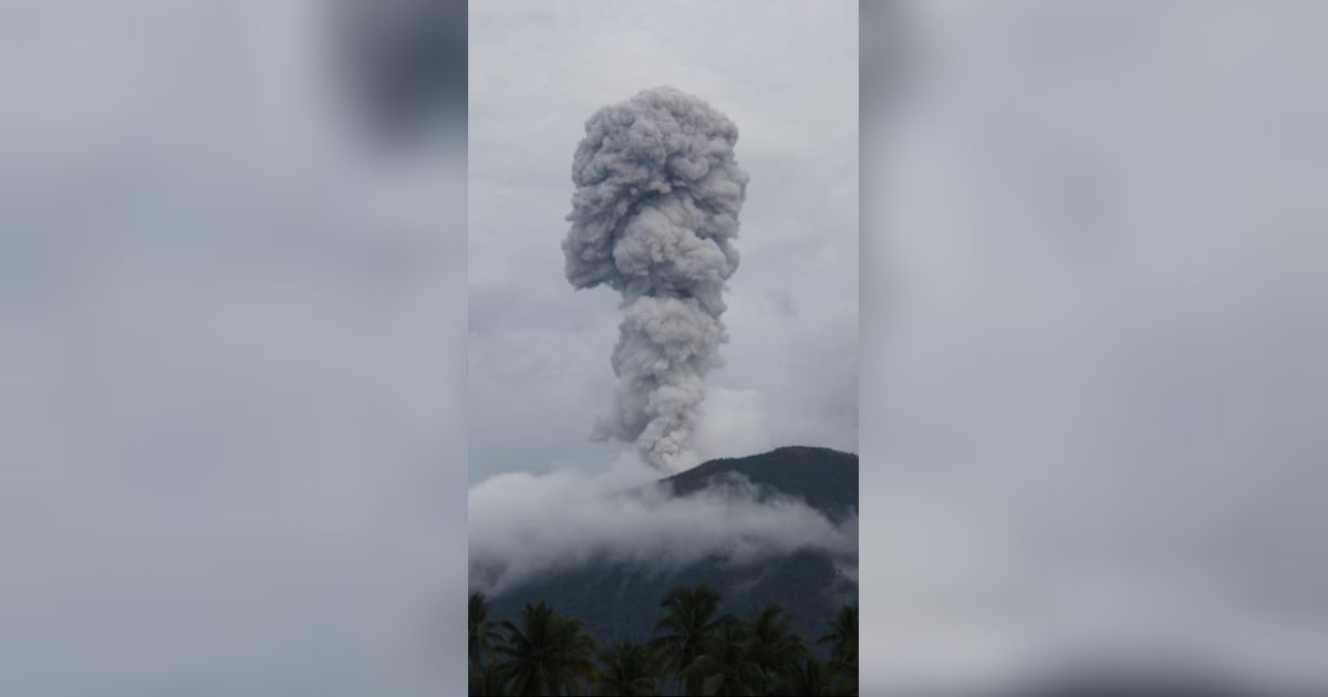 Gunung Ibu di Maluku Utara Meletus, Lontarkan Abu Setinggi 1 Km