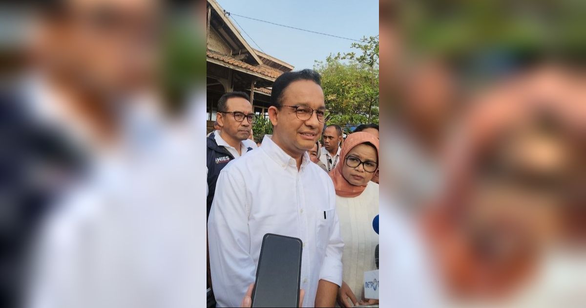 Anies Janji Bangun Lapangan Sepak Bola Berstandar FIFA di Kampung-Kampung: Rumputnya Jangan Diganti ya
