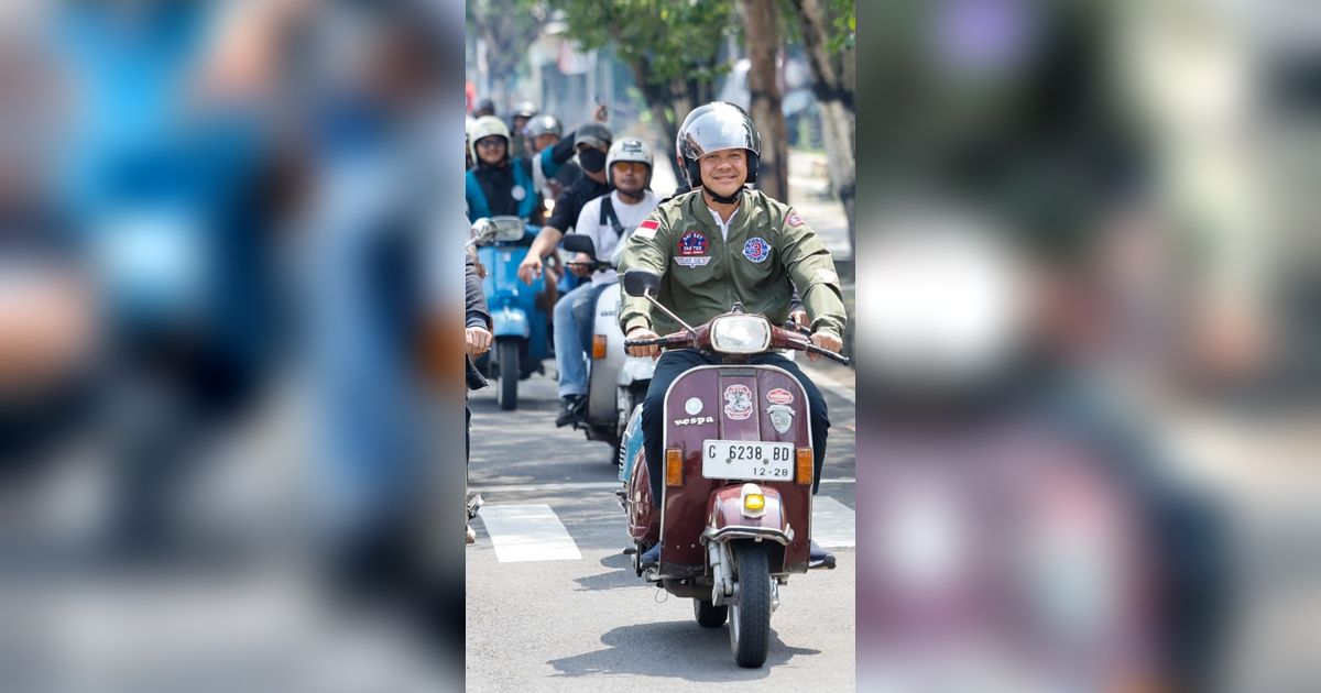 Momen Ganjar Pranowo Geber Vespa Bareng Komunitas Motor Pekalongan