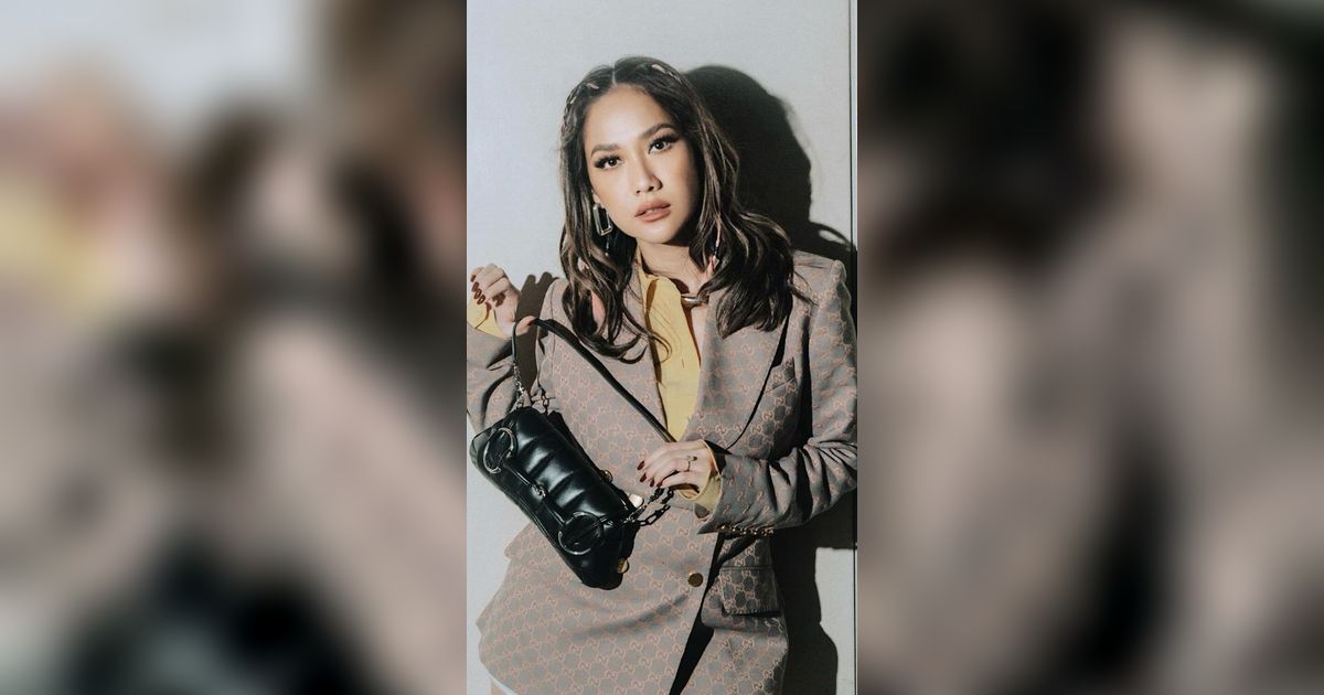 Baru Pulang Umroh, Bunga Citra Lestari Sudah Kena Semprot Netizen karena Pakaian
