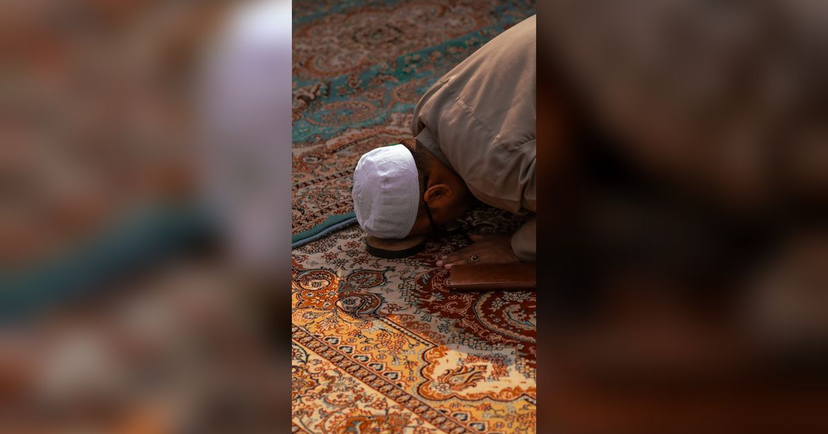 Niat Sholat Qodho Maghrib di Waktu Isya, Begini Tata Caranya