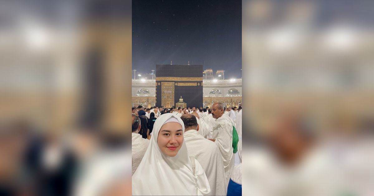 Aaliyah Massaid Temukan Keajaiban Saat Umroh