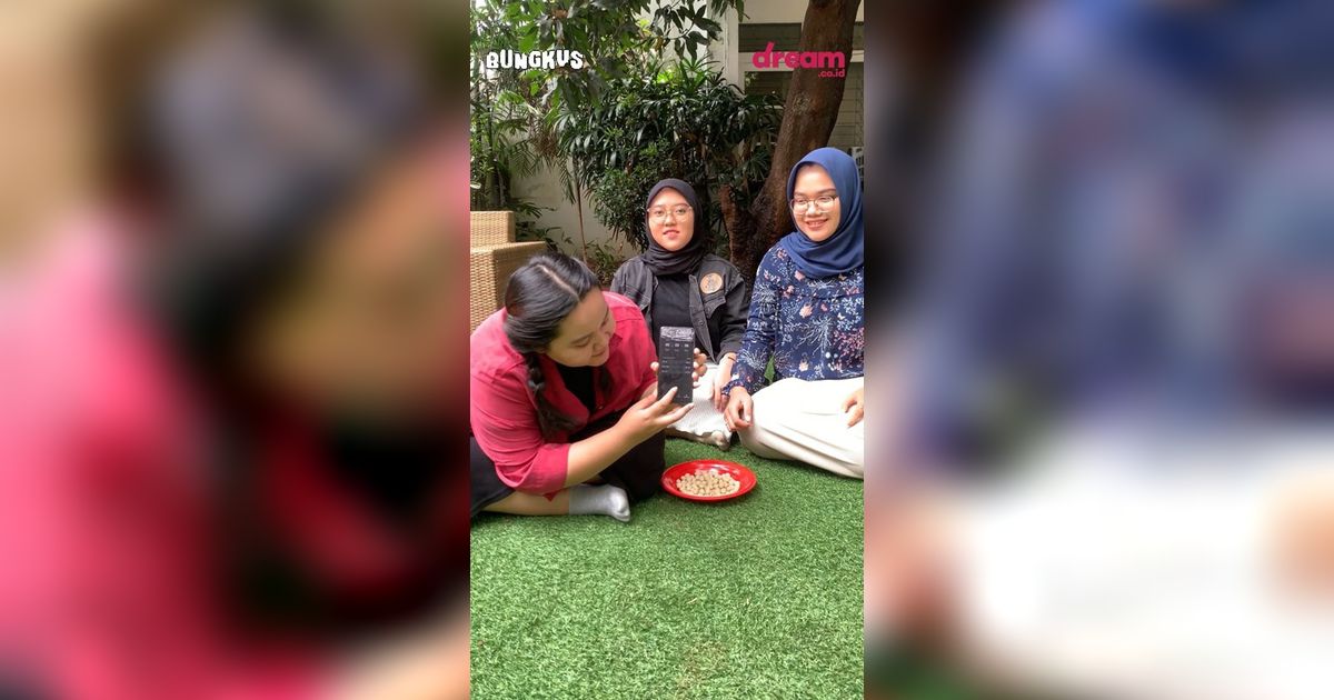 BUNGKUS! Adu Skill Lempar Kacang ke Mulut