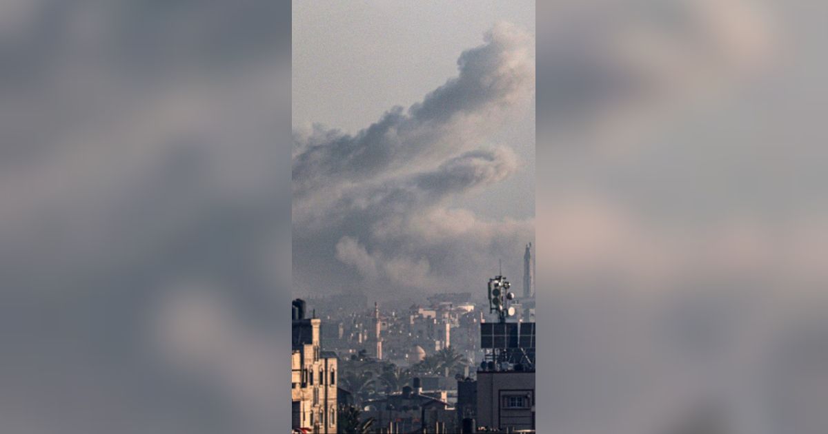 FOTO: Penampakan Kepulan Asap Aneh Berbentuk Kepala Binatang Warnai Pemboman Brutal Israel ke Khan Yunis, Gaza