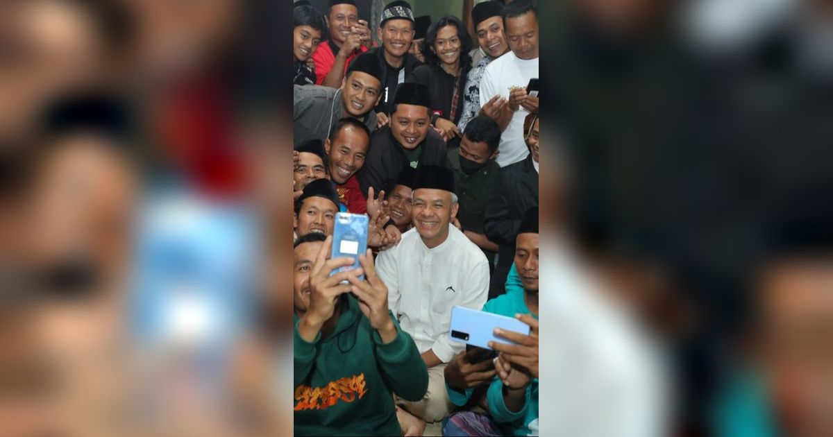 Momen Ganjar Bermalam di Ndalem Gus Abu Khoir Klawen, Cerita Awal Mengenal Mbah Moen