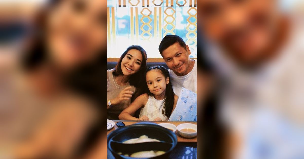 Bak Keluarga Utuh, Intip Momen Makan Bersama Gading Marten dan Gisella Anastasia di Ulang Tahun Gempi yang ke-9