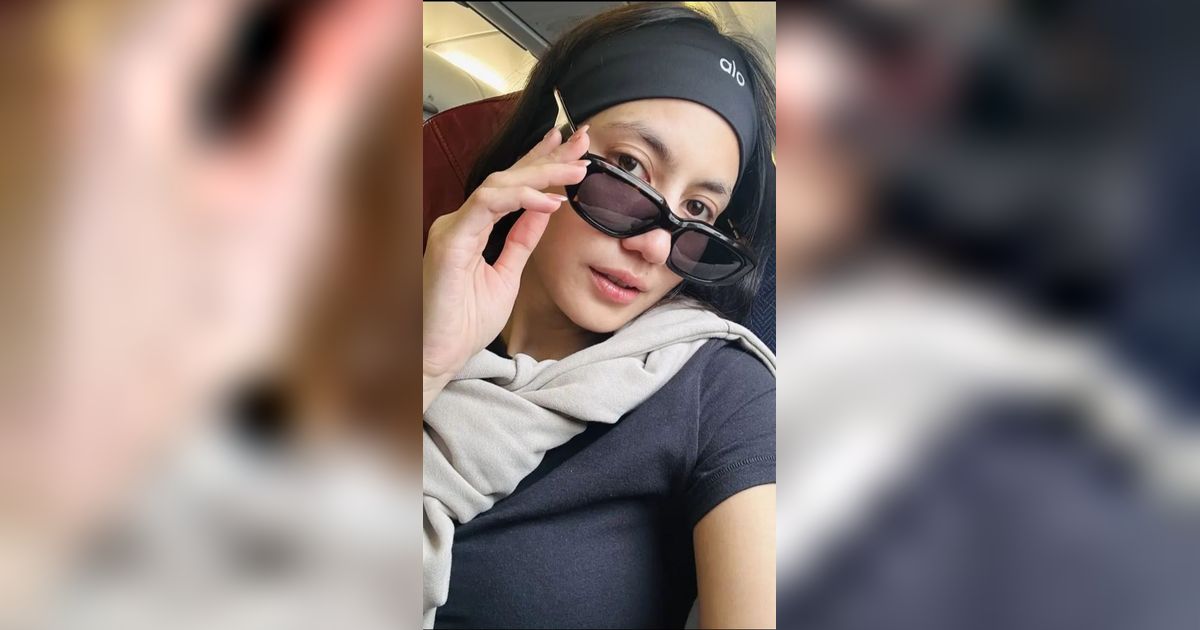 10 Potret Artis `Tanpa Makeup` saat Naik Pesawat, Nia Ramadhani Aura Sultannya Kental Abis!