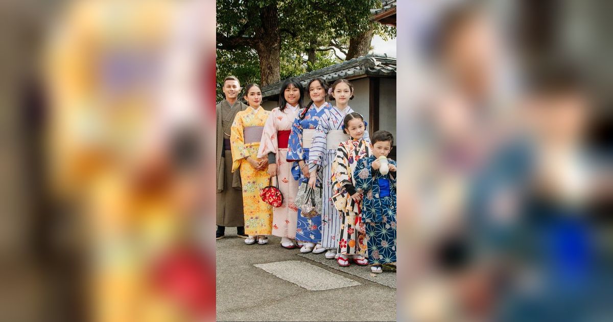 8 Potret Foto Keluarga Andhika Pratama dan Ussy Kompak Pakai Kimono saat Liburan di Jepang