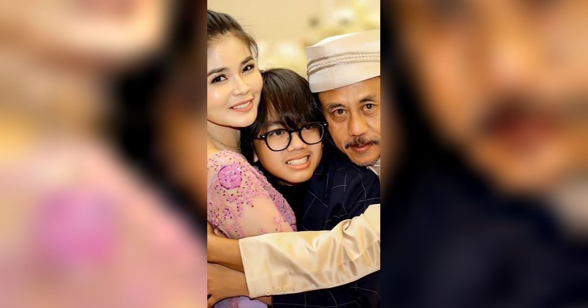 Cantik Bak Gadis! 7 Potret Karina Ranau Istri Epy Kusnandar yang Jago Jualan Kue