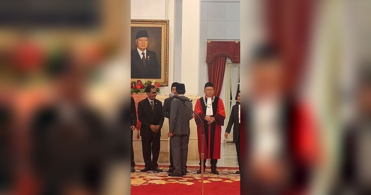 Momen Mahfud Salami Anwar Usman di Istana Negara