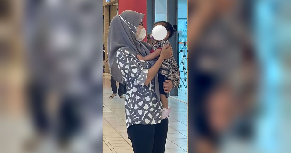 Momen Haru Anak Kecil Tiba-tiba Minta Gendong Karyawati Toko Sebelum Memeluknya dengan Erat, Kisah di Baliknya Bikin Mewek