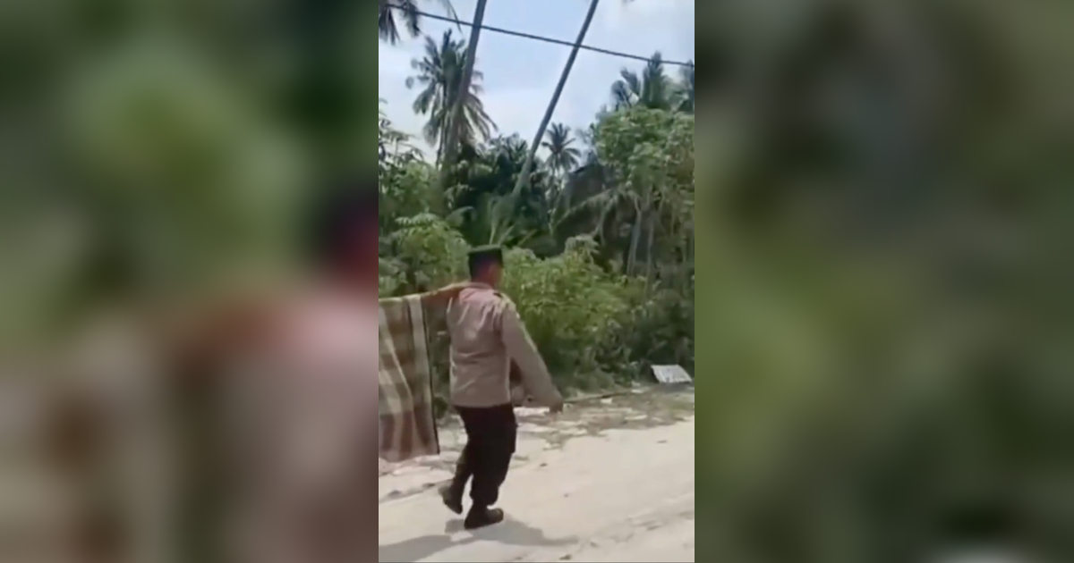 Viral Bripka Heru Menandu Ibu Melahirkan Sejauh 3 Kilometer, Aksi Herioknya Curi Perhatian