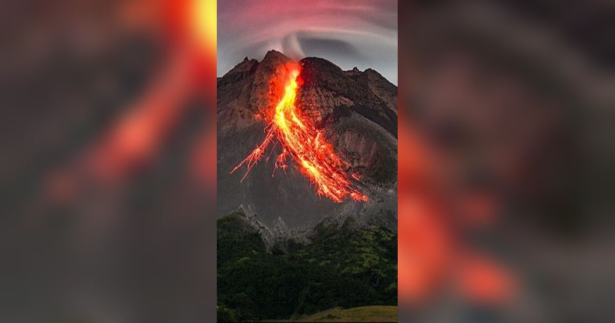 Gunung Merapi Semburkan 2 Kali Awan Panas Guguran Sejauh 2,4 Km Malam Ini