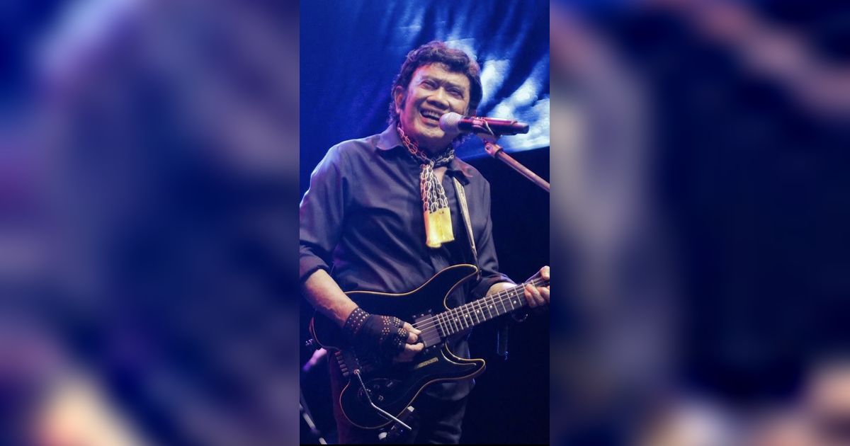 Kini Berusia 76 Tahun, 8 Foto Rhoma Irama Yang Masih Aktif Manggung Off Air