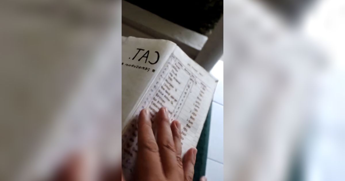Anak Temukan Buku Daftar Sembako Warung Ibunya yang Berdiri Tahun 1990an, Langsung Syok Lihat Harganya: Mi Instan Cuma Rp400!