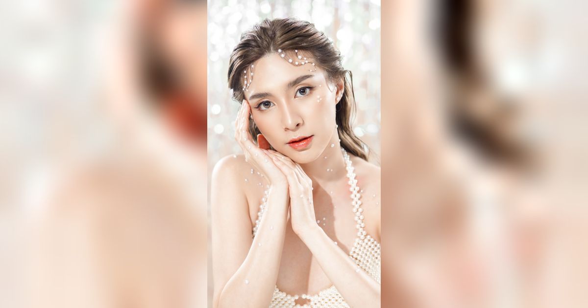 Trik Pakai Color Corrector di Bawah Mata, Hasilnya Smooth Banget