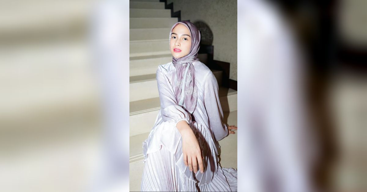 Sudah Lama Tak Muncul di TV, Berikut Potret Nina Zatulini yang Cantik Berhijab