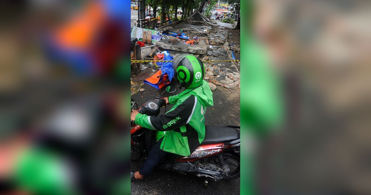 FOTO: Penampakan Tembok Roboh yang Menewaskan Tiga Orang di Tebet