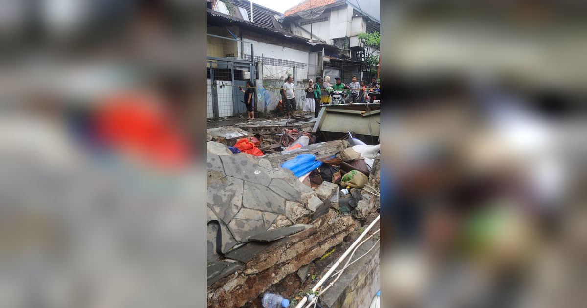 Bapak, Ibu dan Anak Tewas Tertimpa tembok SPBU di Tebet saat Jualan