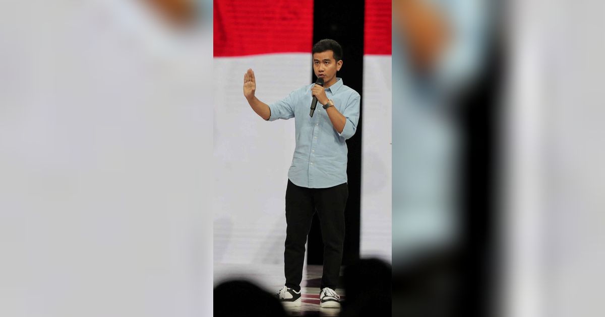 VIDEO: Momen Gibran Gerak Cepat Pegang Mik saat Dengar Cak Imin Bicara di Debat