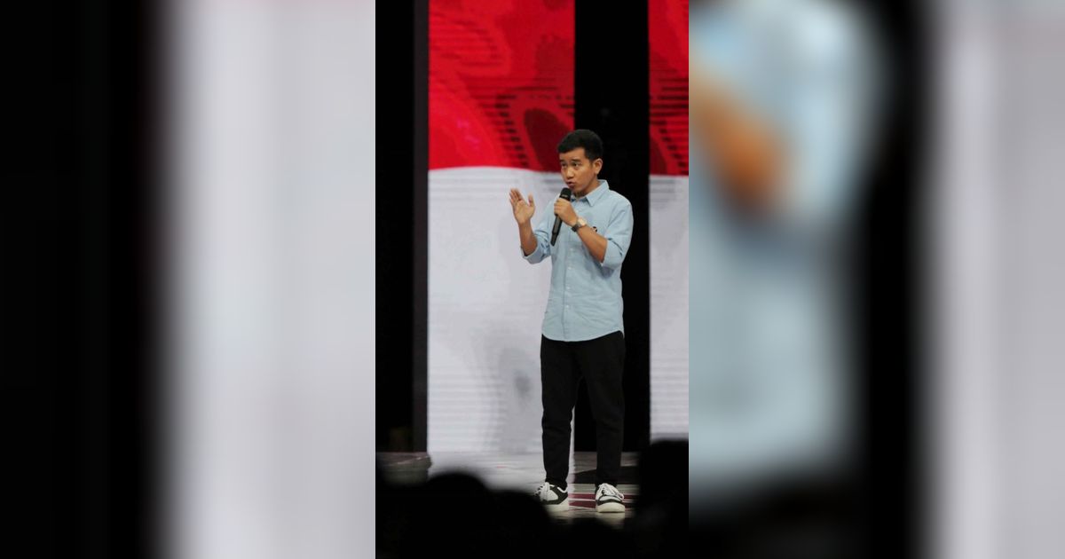Gibran: Gus Muhaimin Ini Lucu Ya, Nanya Lingkungan Tapi Pakai Botol Plastik