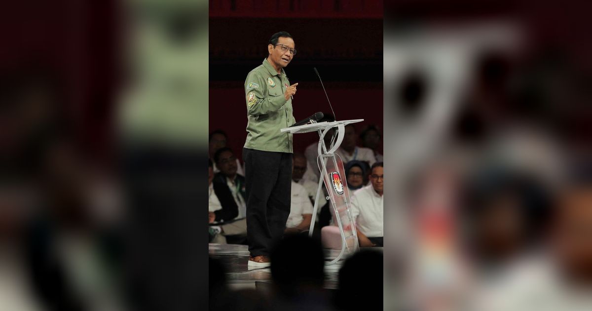 Kronologi Debat Panas dengan Gibran Sampai Mahfud Geleng-Gelang Bilang 'Jawaban Ngawur, Ngarang, Tidak Perlu Dijawab'