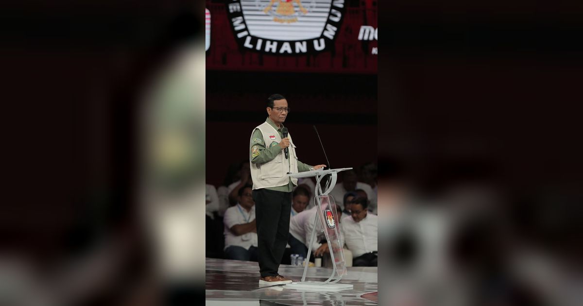 VIDEO: Tutup Debat, Mahfud Nyanyi Lagu Ebiet G Ade & Sebut Pedang Hukum Tumpul!