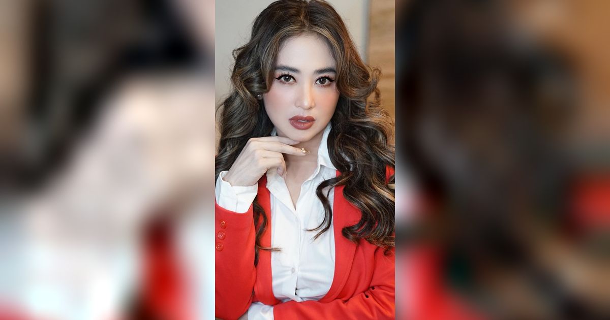 Dirumorkan Putus, Dewi Perssik Mesra Lagi Bareng Pacar Pilot