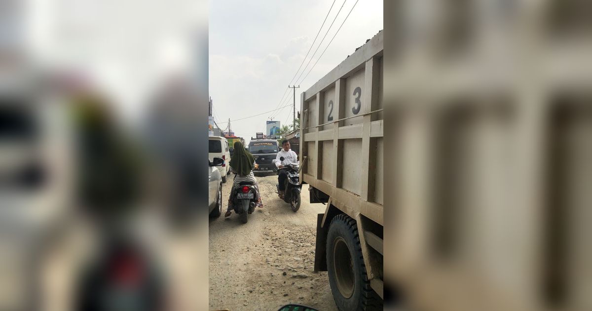 VIDEO: Emosi Meledak Warga Parung Panjang Curhat ke DPR Protes Jalan Rusak