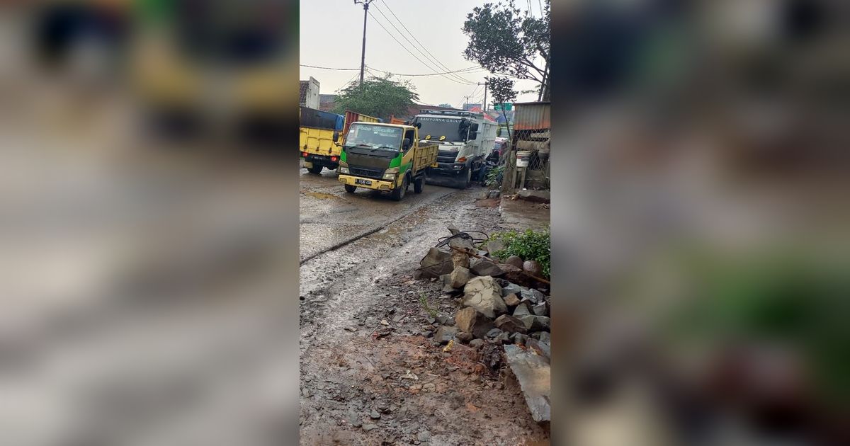 VIDEO: Tangis Kaum Wanita Parung Panjang, Curhat Anak Putus Sekolah jadi Kenek Truk Tambang