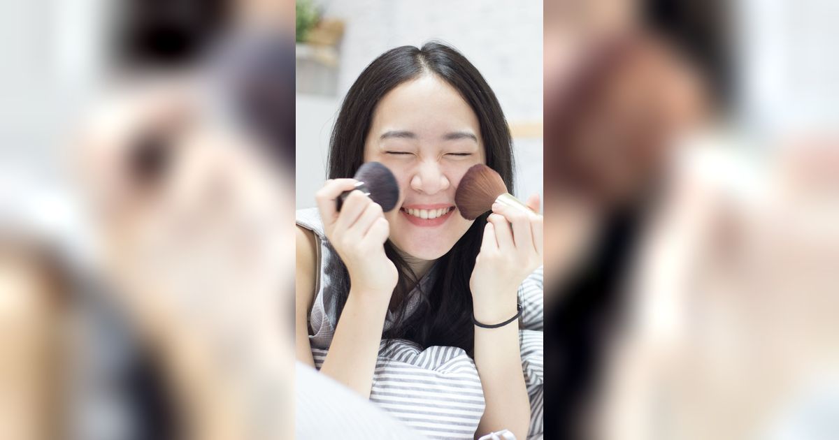 Wajah Tirus dengan Blush On dan Highlighter, Cari Tahu Caranya