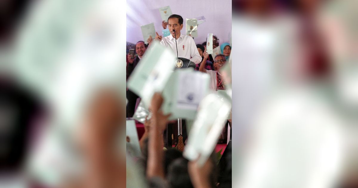 Kelakar Presiden Jokowi saat Bagikan 3.000 Sertifikat Tanah di Grobogan: Ini Bisa 